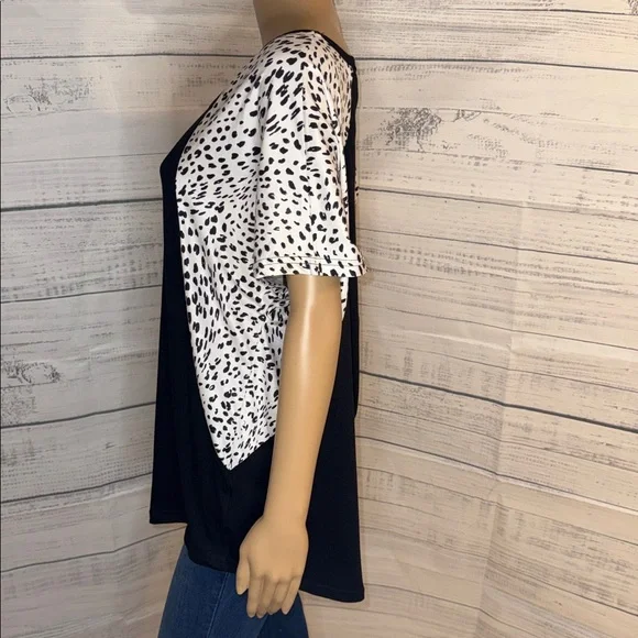 NWOT Black and White Contrast Animal Print Sleeve Top - Picture 7 of 8